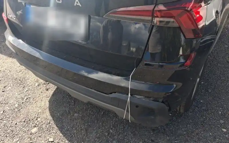 Škoda Kamiq: beschädigte Heckstoßstange bei der Annahme